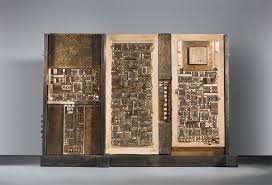 Grande tavola della Memoria - Arnaldo Pomodoro