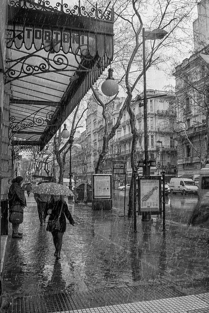 Rain in Buenos Aires - Hans Wolfgang Müller